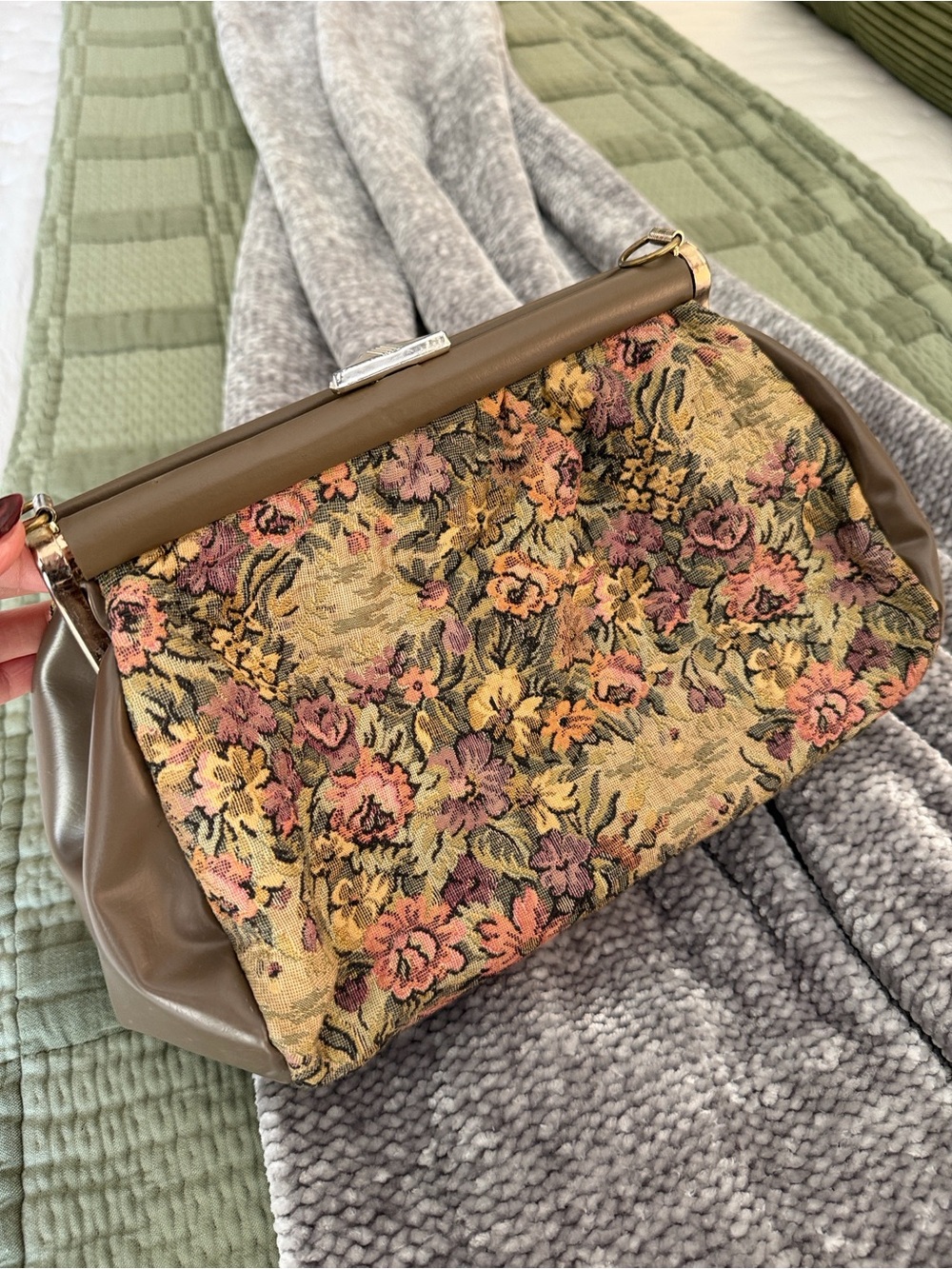 Vintage 1950s/60s Floral Tapestry Frame Handbag Brown Gold Tone Clasp